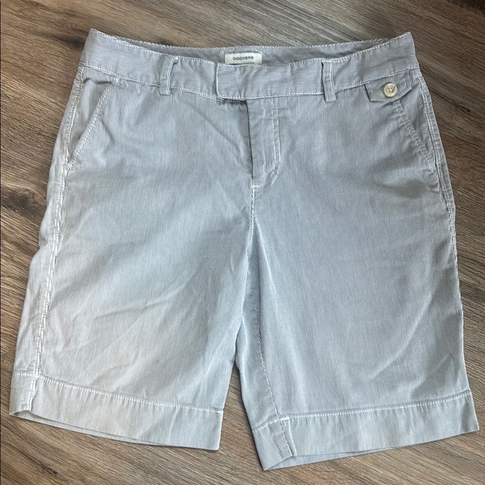 Dockers Women's pinstripe Blue/White Bermuda Shorts